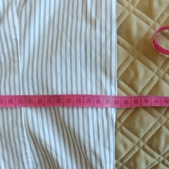 Express The Essential Fitted Stripe Button-Up Women's Shirt - White & Gray - Picture 7 of 11